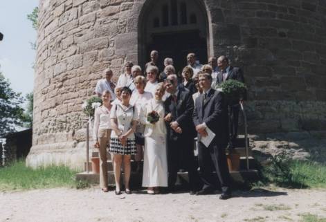 Gruppenbild am Fuße des Turmes